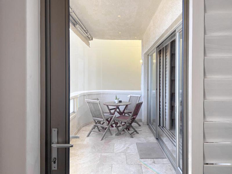 To Let 2 Bedroom Property for Rent in Bantry Bay Western Cape